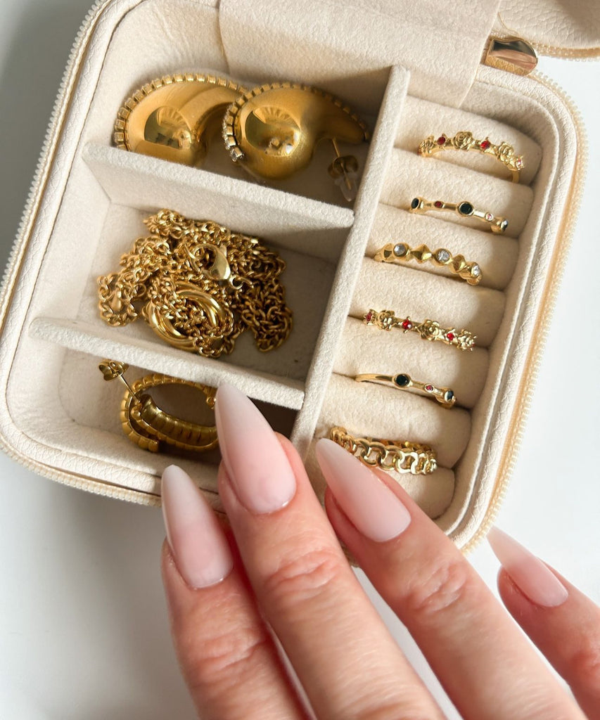 How to Take Care of Your Jewellery Gift: A Guide for Long-Lasting Sparkle