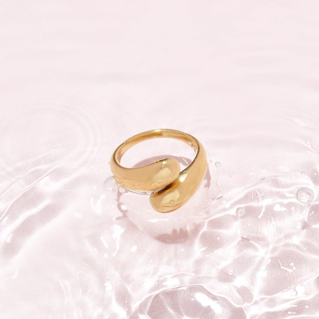 Waterproof vs. Traditional Jewellery: Which One Lasts Longer?