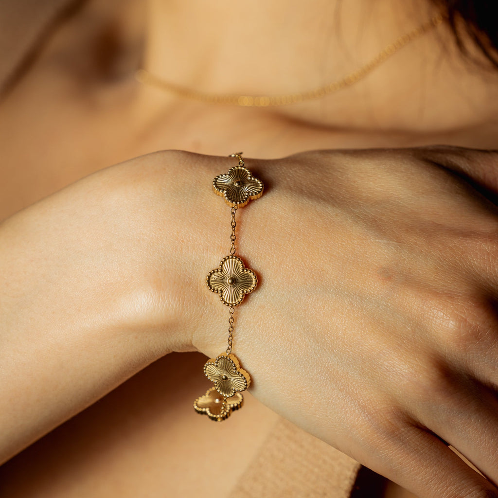 waterproof gold alhambra clover jewellery