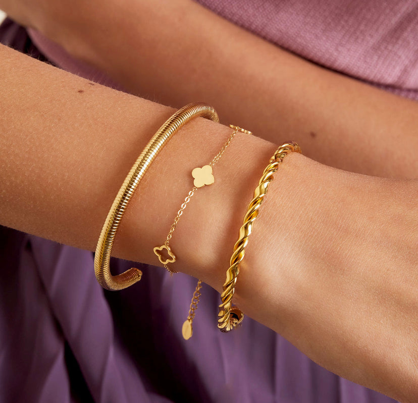 Waterproof sweatproof jewellery | Gold dainty minimalist clover bracelet
